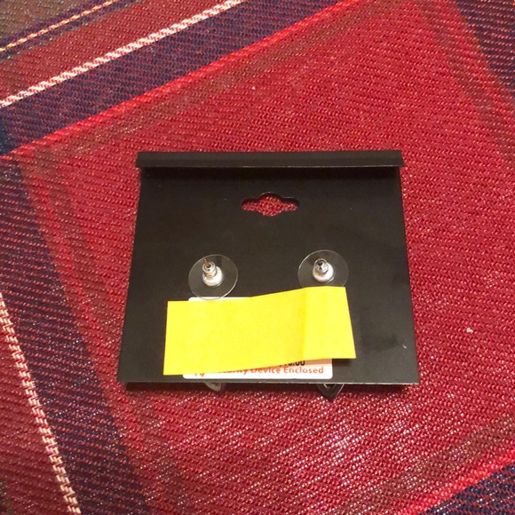 Simply Vera Earrings - Picture 2 of 2